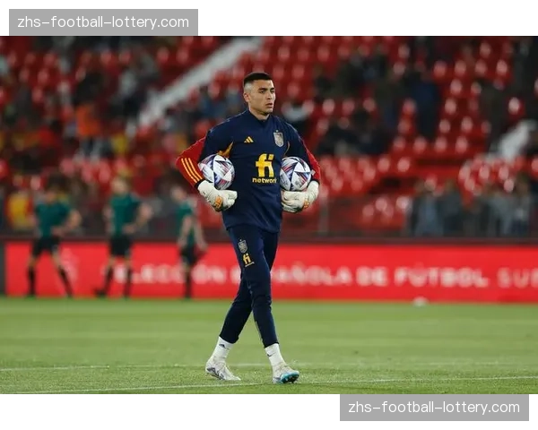 “墙”的故事：跟随镜头，探访科帕奖得主、维拉门将马丁内斯的日常训练